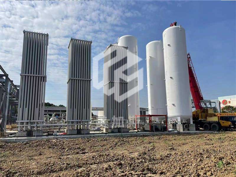 氣化器-江蘇新建空分項(xiàng)目-9000方氣化器3臺(tái).jpg